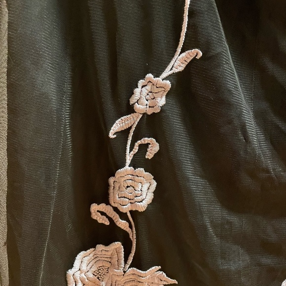 Nygård brown tulle with pink embroidered overlay - Picture 3 of 5